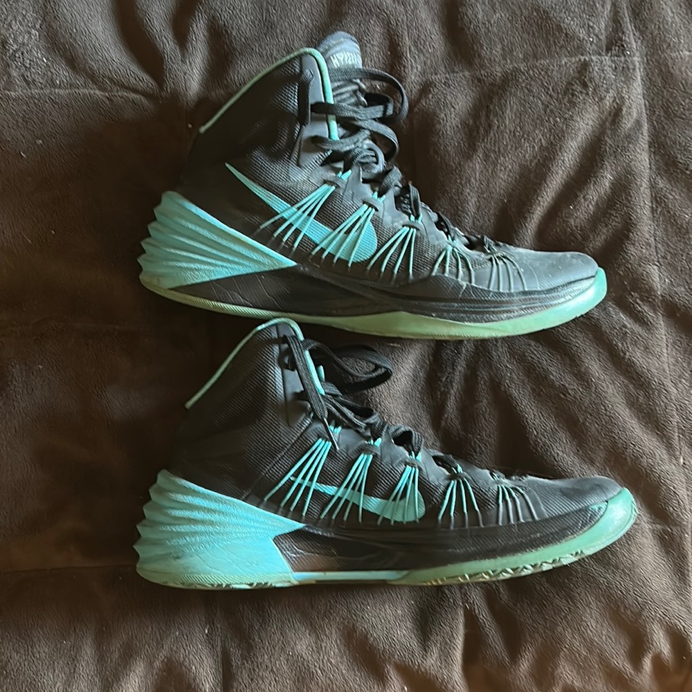‘13 Nike Hyperdunk Gamma Blue Condition -Fair. WILL CLEAN BEFORE SHIPPING TO YOU